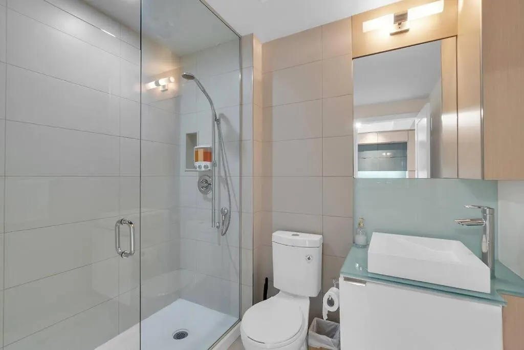 Rare 1Br - Rooftop Pool, Next To Mtcc & Cn Tower Toronto Canadá